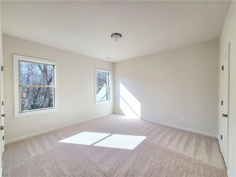 Spacious, unfurnished interior of a new home in , Jefferson (Image 27).