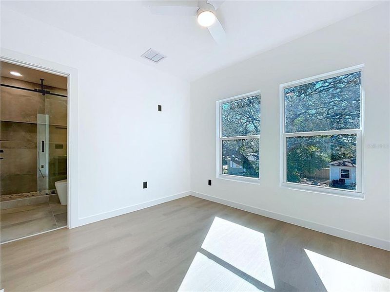 Spacious, unfurnished interior of a new home in , St. Petersburg (Image 57).