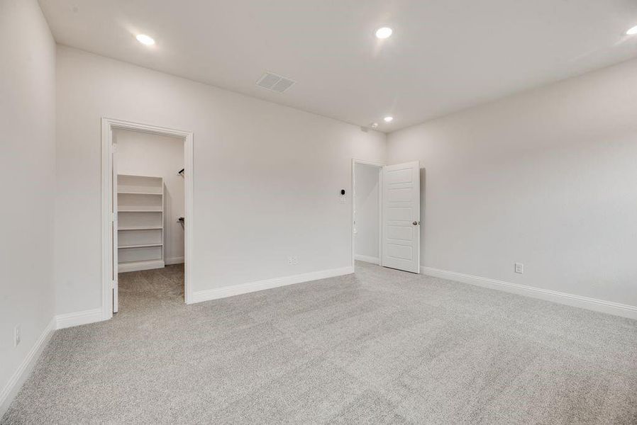 Spacious, unfurnished interior of a new home in Spiritas Ranch, Little Elm (Image 36).