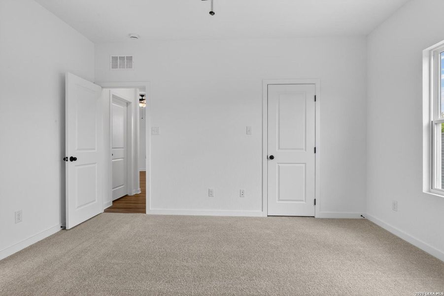 Spacious, unfurnished interior of a new home in Saddlebrook Ranch, Schertz (Image 24).