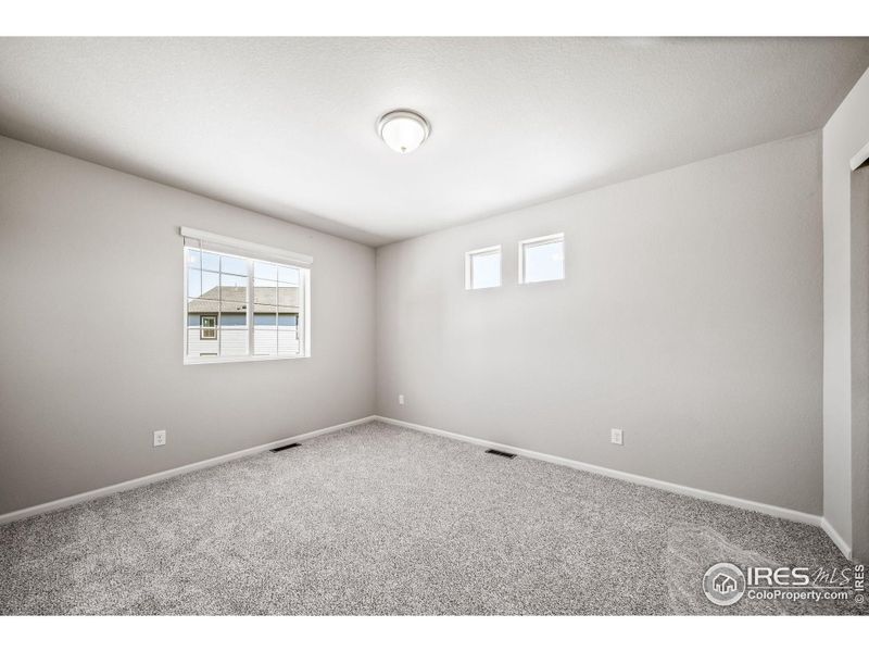 Spacious, unfurnished interior of a new home in Thompson River Ranch, Johnstown (Image 23).