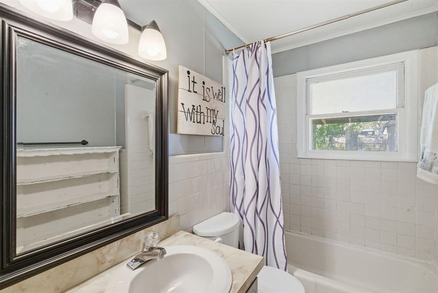 Furnished interior view inside a new home in , Weatherford (Image 6).