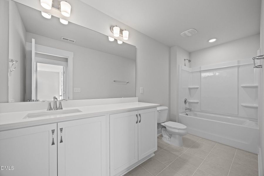 016_AP2-0264 Secondary Bathroom - Medium