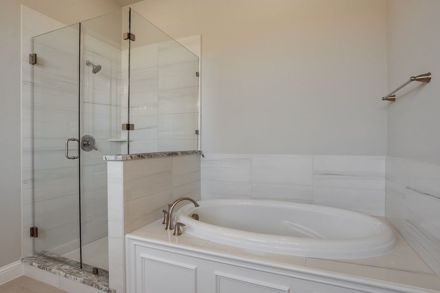 Plan 1634 Primary Bathroom Representative Image