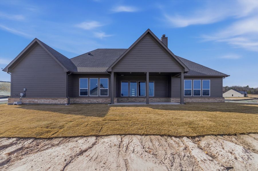 Exterior details and patio area of a home in Eagle Ridge Estates, Weatherford (Image 22).
