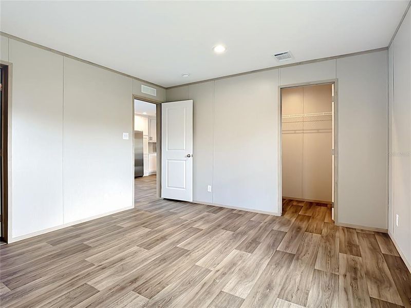 Spacious, unfurnished interior of a new home in , St. Cloud (Image 26).