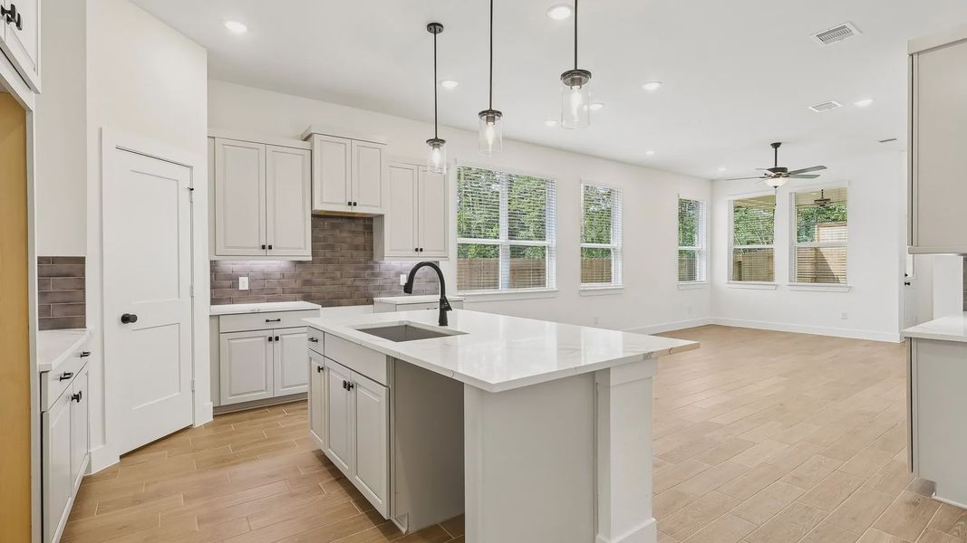 Furnished interior view inside a new home in Evergreen 40s, Conroe (Image 5).