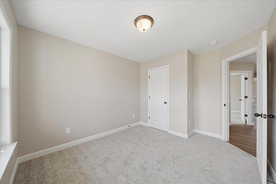 Spacious, unfurnished interior of a new home in Bent Tree, Gaffney (Image 19).