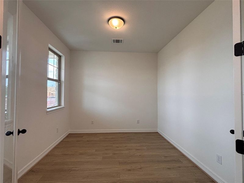 Spacious, unfurnished interior of a new home in Ashland, Angleton (Image 10).
