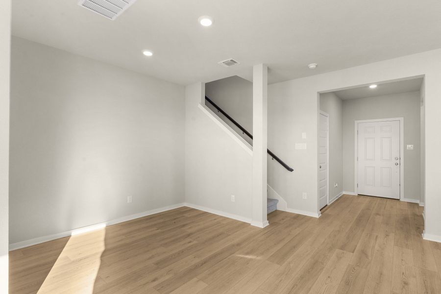 Spacious, unfurnished interior of a new home in Briarwood, Elgin (Image 27).