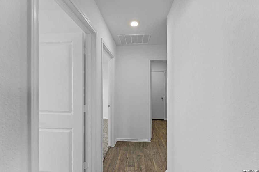 Spacious, unfurnished interior of a new home in Avenida, Converse (Image 14).