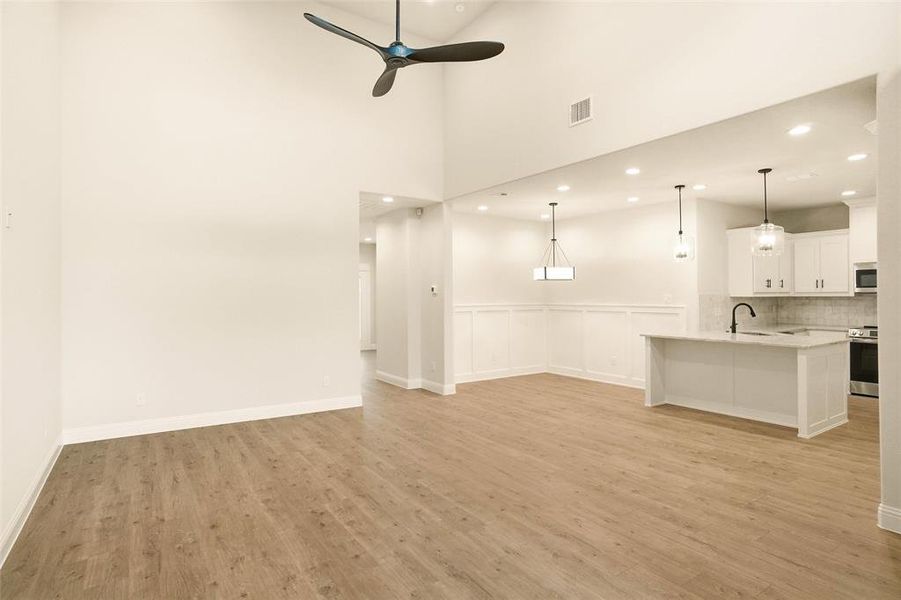 Spacious, unfurnished interior of a new home in , Weatherford (Image 12).