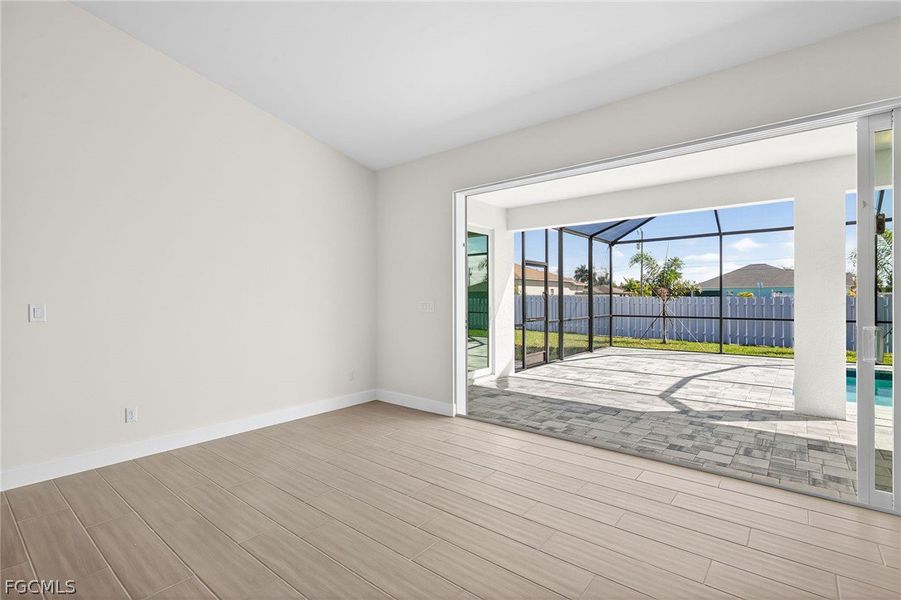 Spacious, unfurnished interior of a new home in Cape Coral, Cape Coral (Image 17).