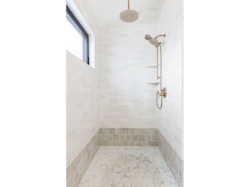 Spacious, unfurnished interior of a new home in , Superior (Image 21).