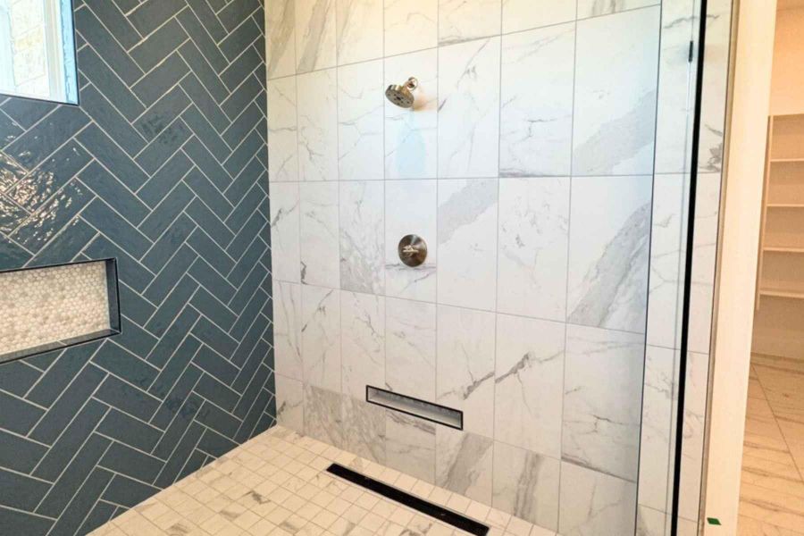 Bathroom featuring a tile shower