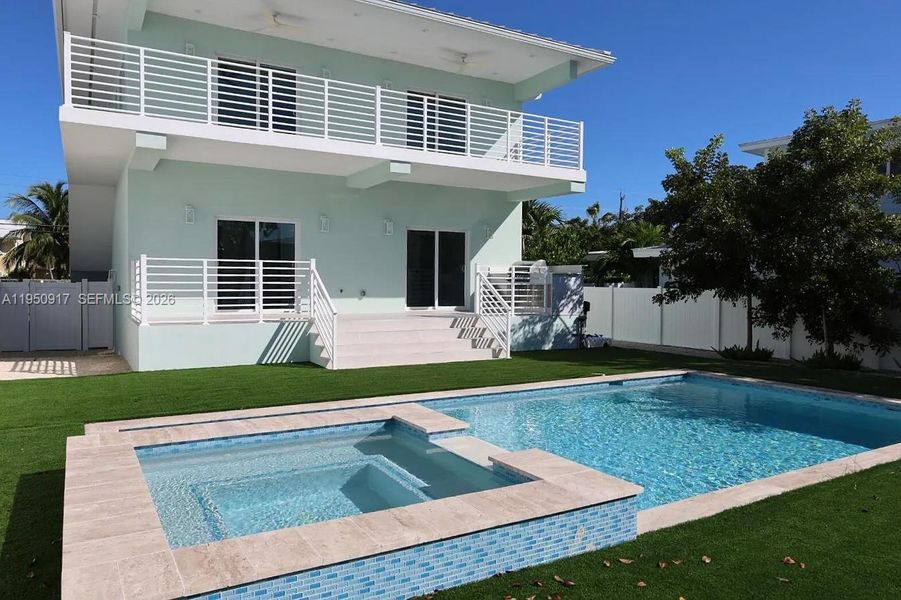 Exterior details and patio area of a home in , Tavernier (Image 15).