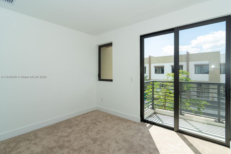 Spacious, unfurnished interior of a new home in , Dania Beach (Image 32).