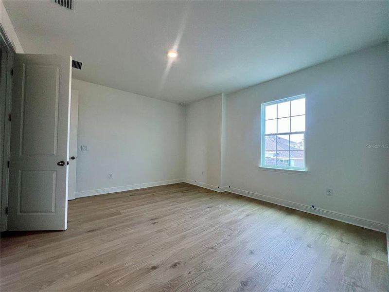 Spacious, unfurnished interior of a new home in Hills of Minneola, Minneola (Image 23).