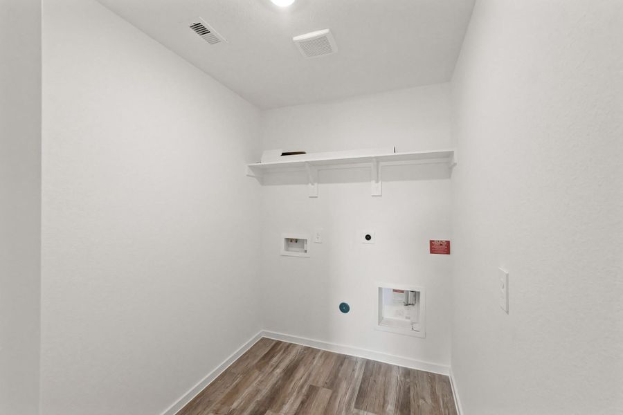 Spacious, unfurnished interior of a new home in Grand Pines, Magnolia (Image 8).