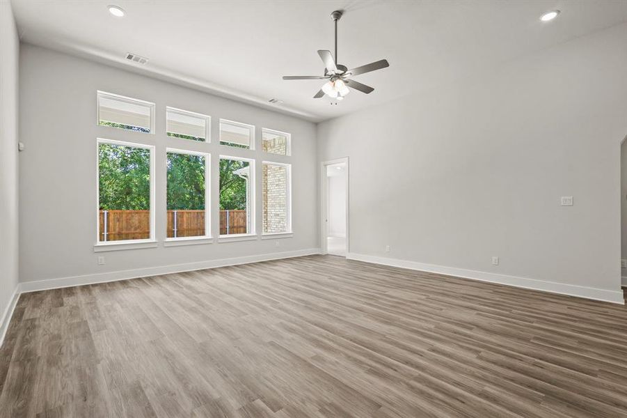 Spacious, unfurnished interior of a new home in Lyons Crest Estates, Garland (Image 24). Spacious, unfurnished interior of a new home in Lyons Crest Estates, Garland (Image 24).