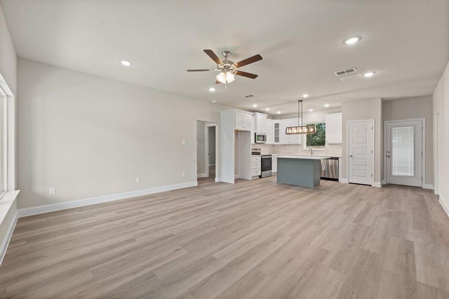 Spacious, unfurnished interior of a new home in , Cleburne (Image 15). Spacious, unfurnished interior of a new home in , Cleburne (Image 15).