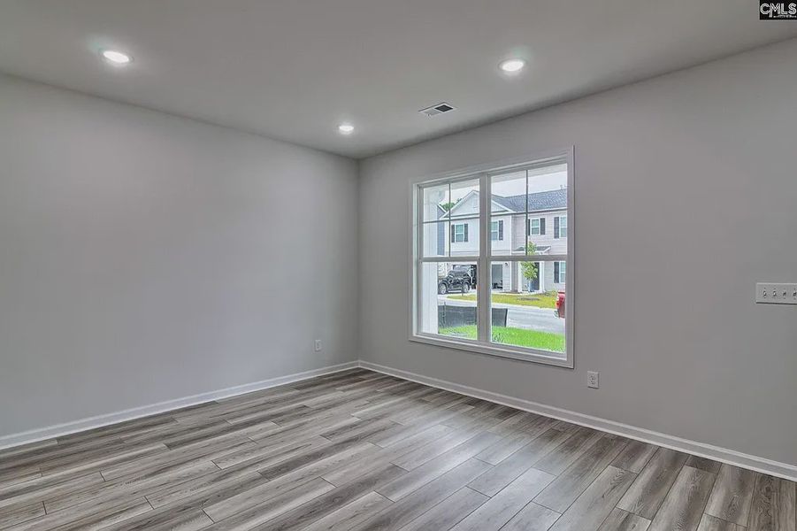 Spacious, unfurnished interior of a new home in Emanuel Creek, West Columbia (Image 15).
