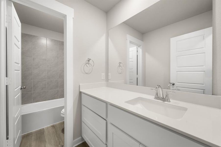 226 Wagon Spoke- Bathroom-1