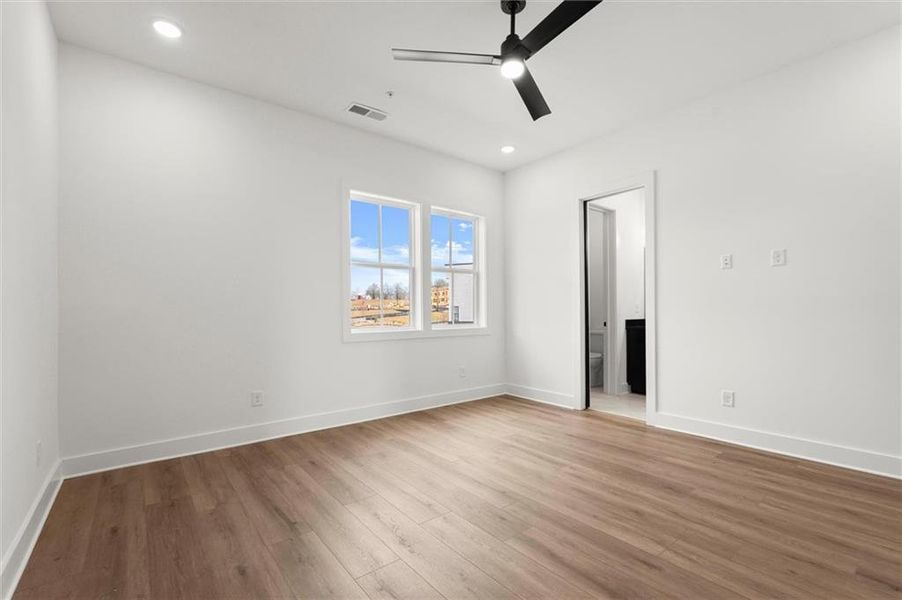 Spacious, unfurnished interior of a new home in , Alpharetta (Image 36).