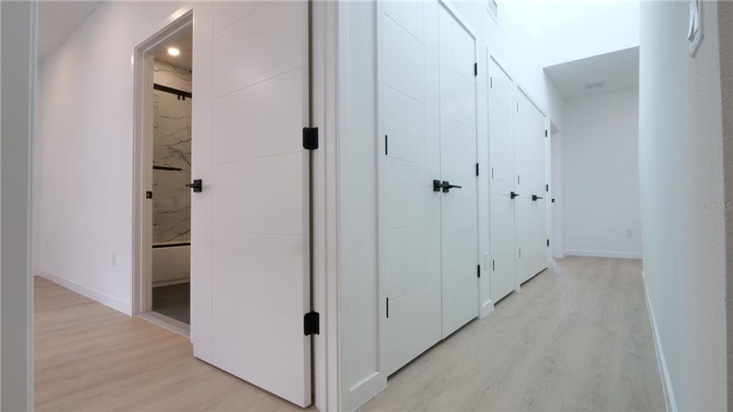 Spacious, unfurnished interior of a new home in , St. Petersburg (Image 22).