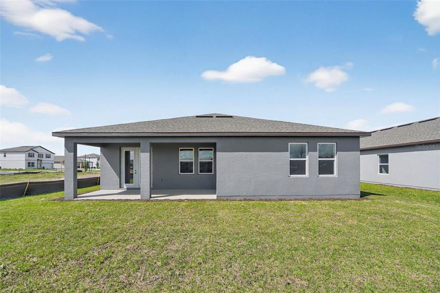 Exterior details and patio area of a home in Tyson Reserve, St. Cloud (Image 3).