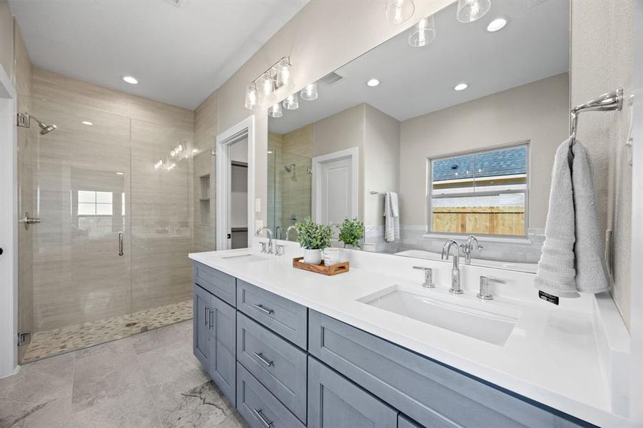 Furnished interior view inside a new home in , Cleburne (Image 13).