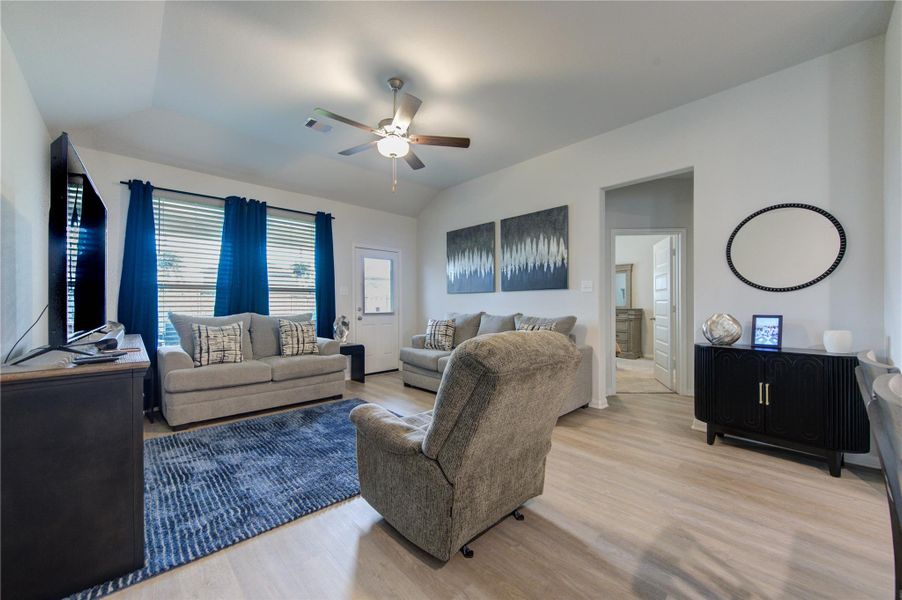 FAMILY ROOM FAMILY ROOM