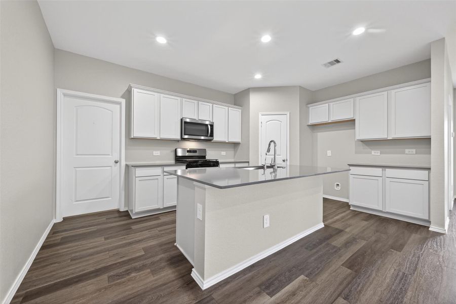 Furnished interior view inside a new home in Water Crest on Lake Conroe, Conroe (Image 15).