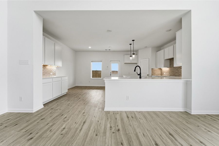 Spacious, unfurnished interior of a new home in Saddlebrook Estates, Waxahachie (Image 25). Spacious, unfurnished interior of a new home in Saddlebrook Estates, Waxahachie (Image 25).