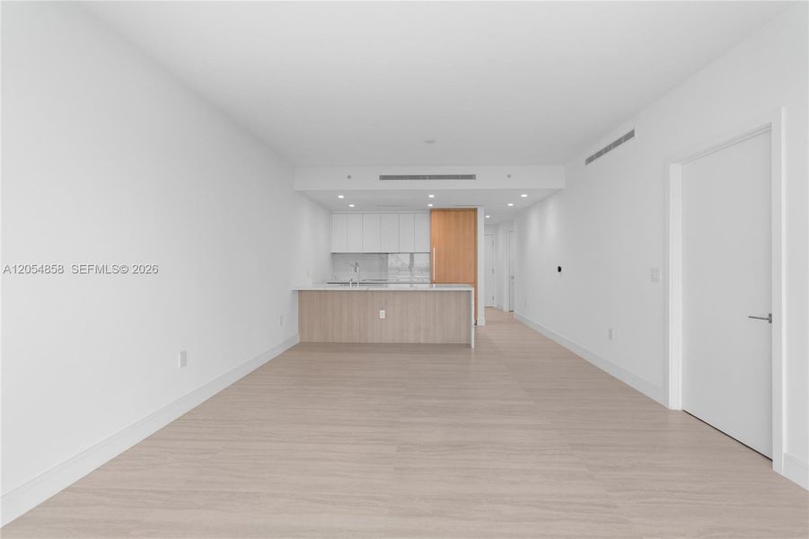 Spacious, unfurnished interior of a new home in One Park Tower, Miami (Image 53).