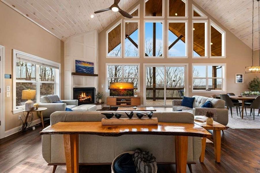 Community amenities in , Talking Rock (Image 66).