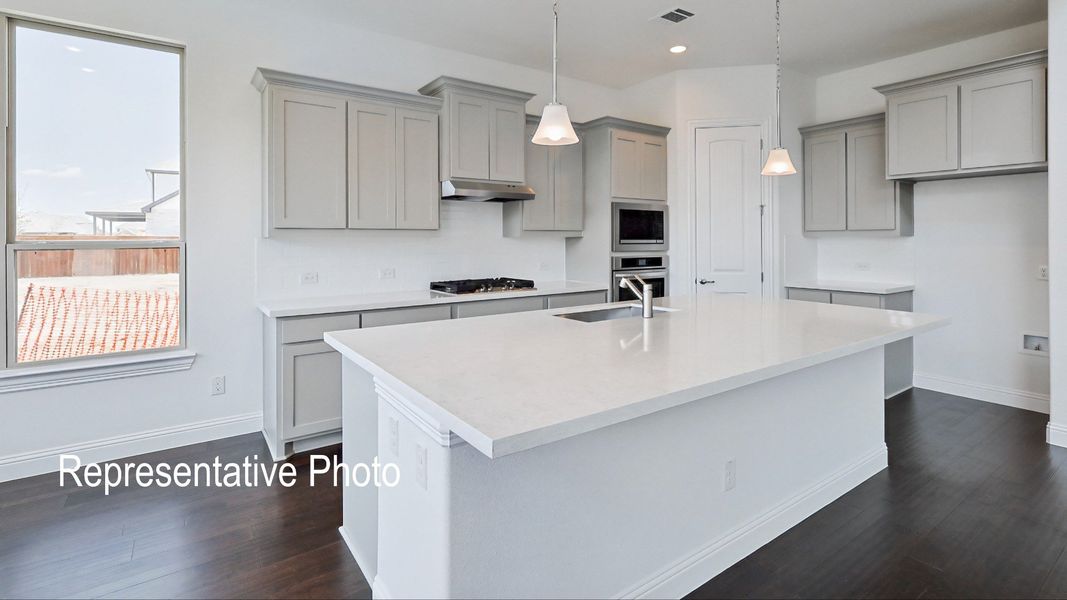 Furnished interior view inside a new home in Ridge Crossing, Waxahachie (Image 4).