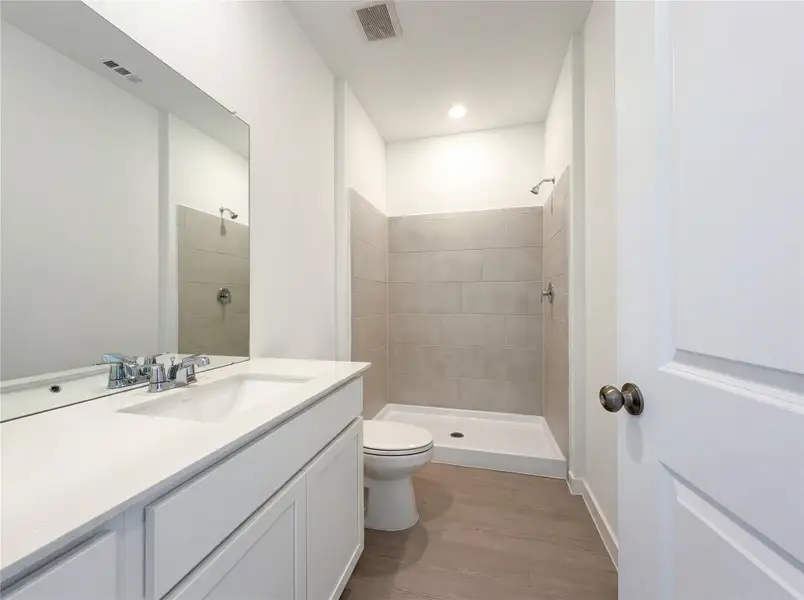 Furnished interior view inside a new home in River Ranch, Dayton (Image 5).