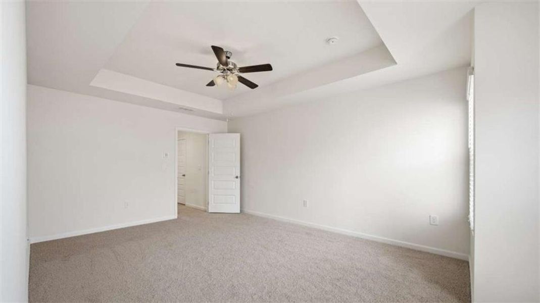 Spacious, unfurnished interior of a new home in Inverness at Sugarloaf, Lawrenceville (Image 10).