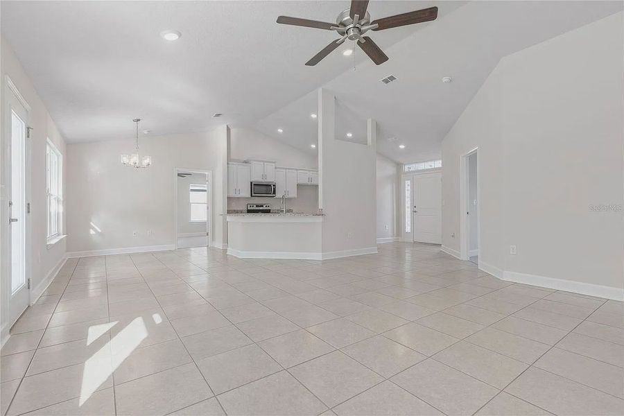 Spacious, unfurnished interior of a new home in Bayshore, Port St. Lucie (Image 7).