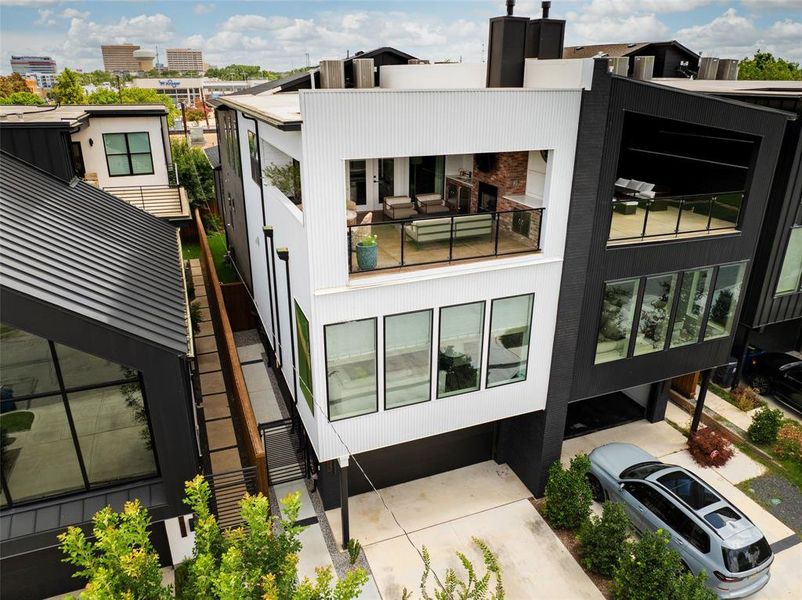 Condo located in Dallas, TX showcasing its design and architecture (Image 4).