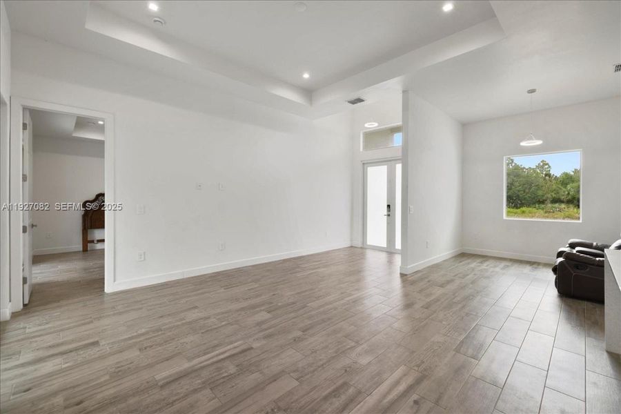 Spacious, unfurnished interior of a new home in , Lehigh Acres (Image 21).