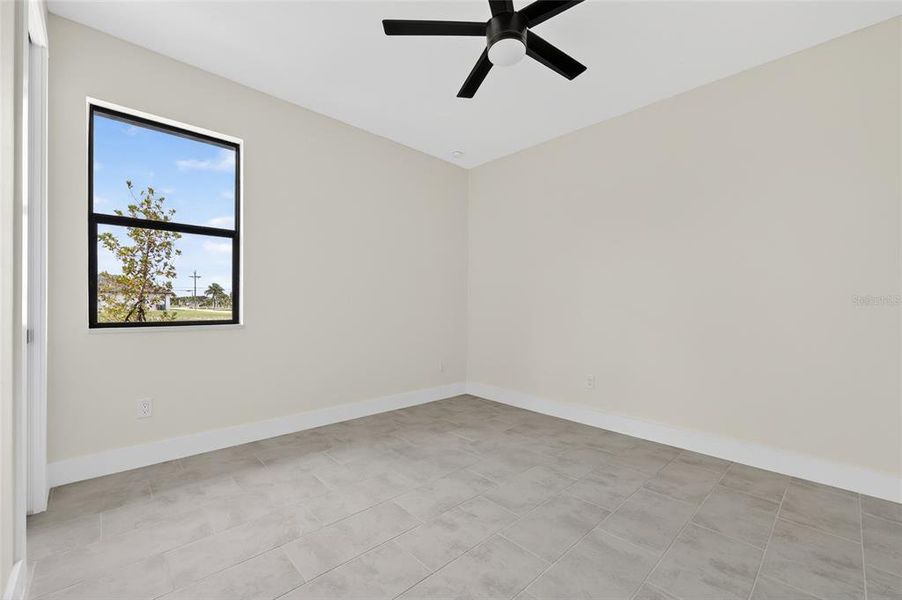 Spacious, unfurnished interior of a new home in , Cape Coral (Image 35).