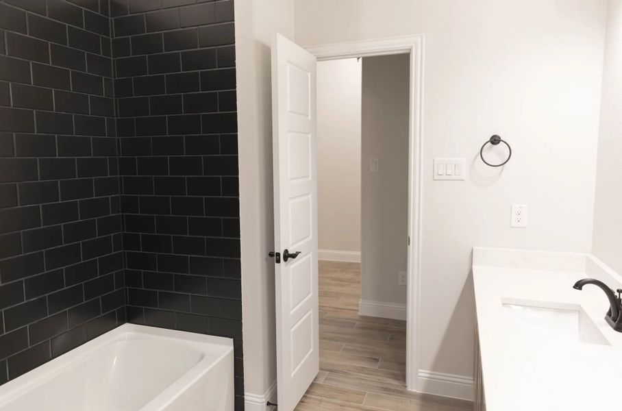 Representative furnished interior of a home built from the Keystone by Stonehollow Homes in Sister Grove II, Van Alstyne (Image 7).