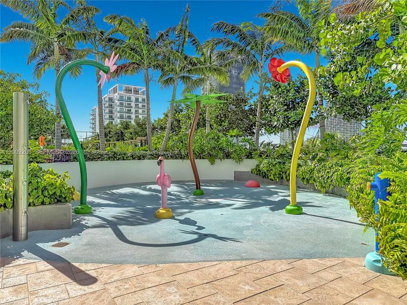 Community amenities in , Miami (Image 49).