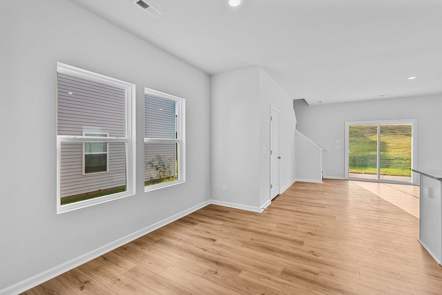Spacious, unfurnished interior of a new home in Hanes Lake, Winston-Salem (Image 21). Spacious, unfurnished interior of a new home in Hanes Lake, Winston-Salem (Image 21).