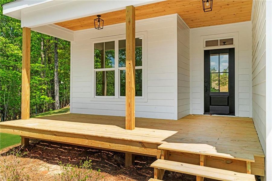 Exterior details and patio area of a home in , Gainesville (Image 25).