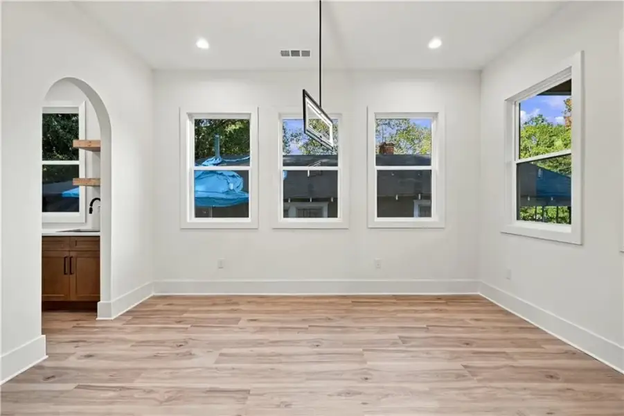 Spacious, unfurnished interior of a new home in , Atlanta (Image 18).