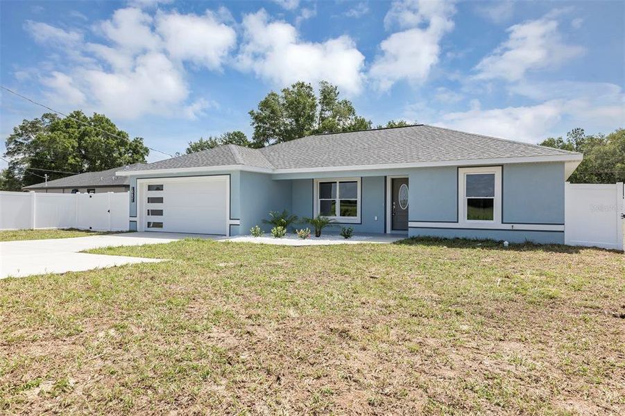 Exterior details and patio area of a home in , Dunnellon (Image 19). Exterior details and patio area of a home in , Dunnellon (Image 19).