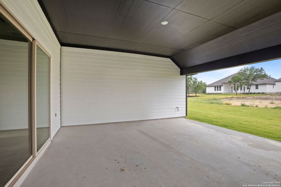 Spacious, unfurnished interior of a new home in Potranco Oaks, Castroville (Image 63).
